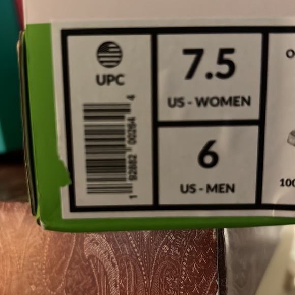 COPY - NWT Cariuma navy blue shoes. Size 7 - Picture 9 of 9